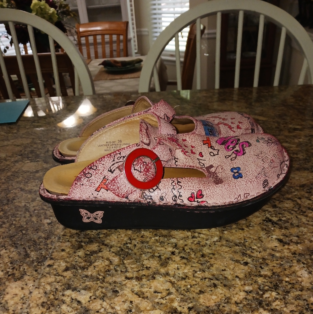 PC Lite Allegria Clogs with buckle Size 5.5-6
